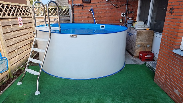 ../images/fotoalbum/pool/2023-04-23 10.37.23